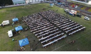 Bayındır’da Kadir Gecesi Bereketi: Şehir Stadyumu’nda Dev Gönül Sofrası Kuruldu