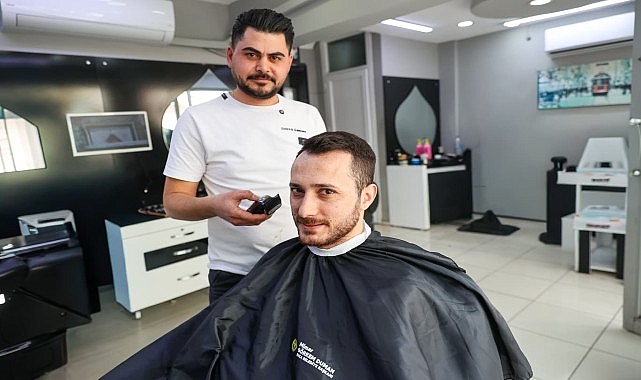 Buca Belediyesi berberleri unutmadı