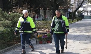Konak’tan şehitlere vefa: Bayram öncesi temizlik ve bakım seferberliği