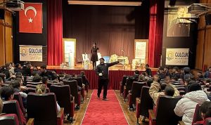 Kütüphaneler Haftası’nda Öğrencilere Tiyatro Keyfi